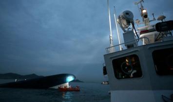 Южна Корея си спомня загиналите преди година пътници на ферибота
