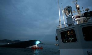 Lõuna-Korea mäletab aasta tagasi hukkunud parvlaevareisijaid